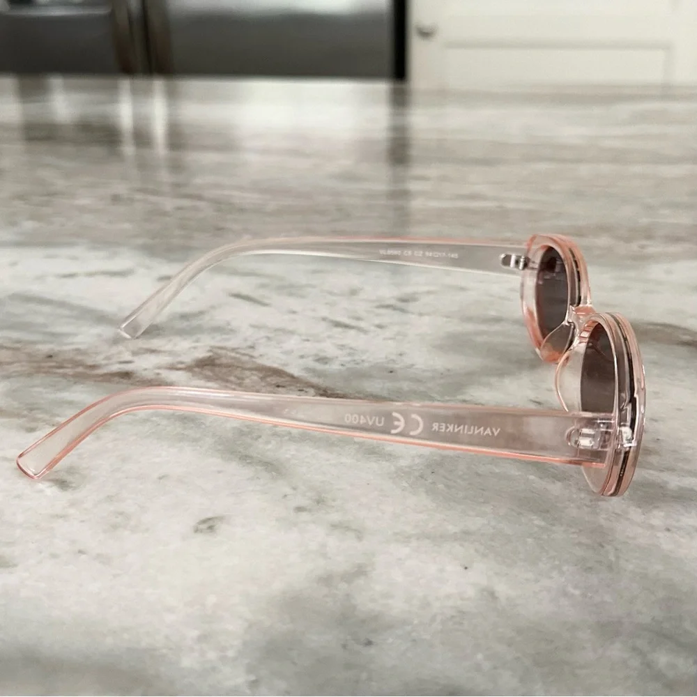 Pink Clear Oval Retro Style Sunglasses- Beach Vacation Vintage Inspired - Picture 9 of 16